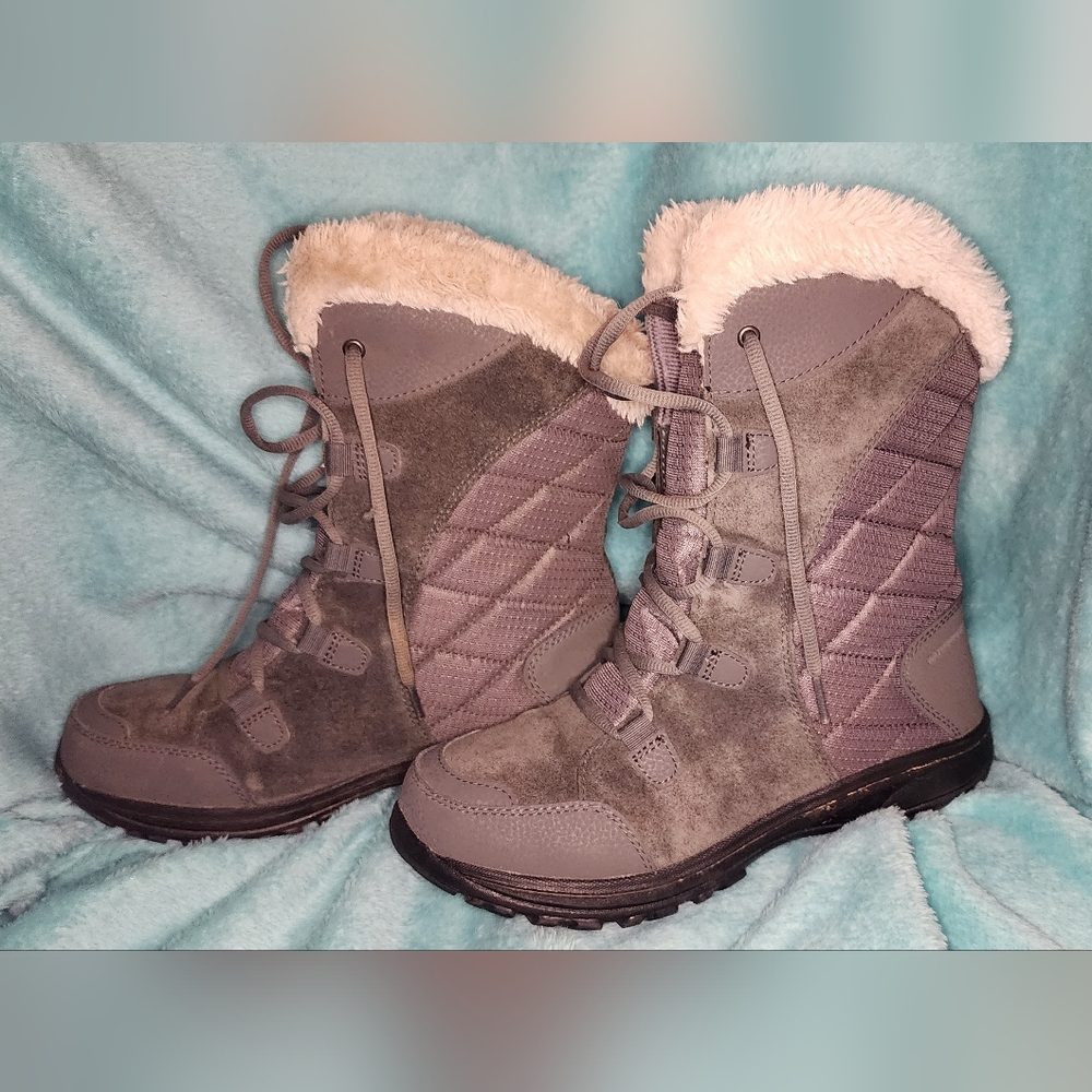 Women's Columbia snow boots